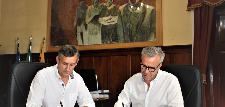Assinatura_de_Auto_de_Consigna__o_-_encontro_das_artes_Gra_a_Morais_